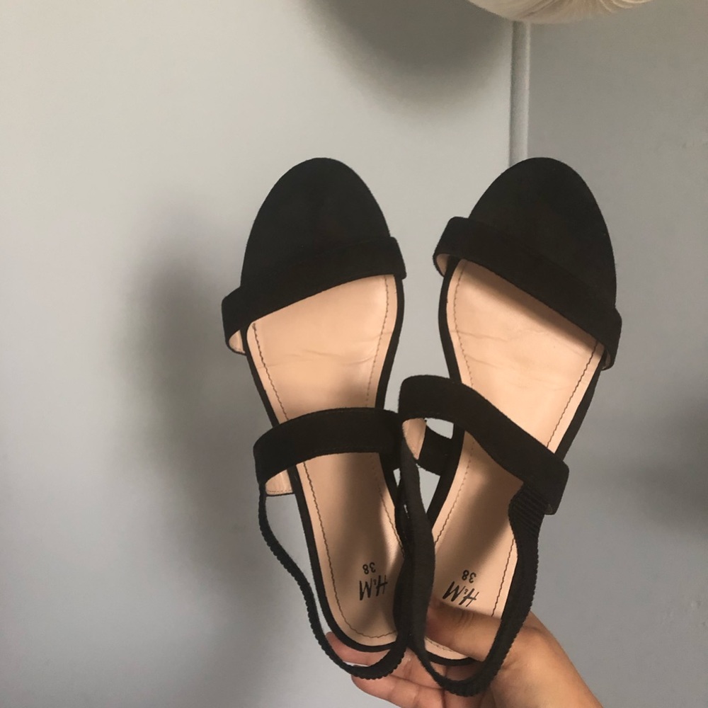 SOLD h& m- minimal black strapped sandals - Picture 3 of 8